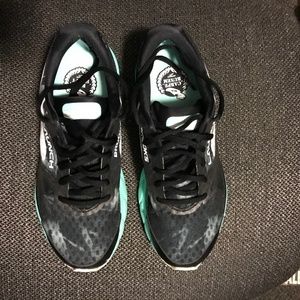 Brooks Woman’s Launch 3 running Shoes – 8.5